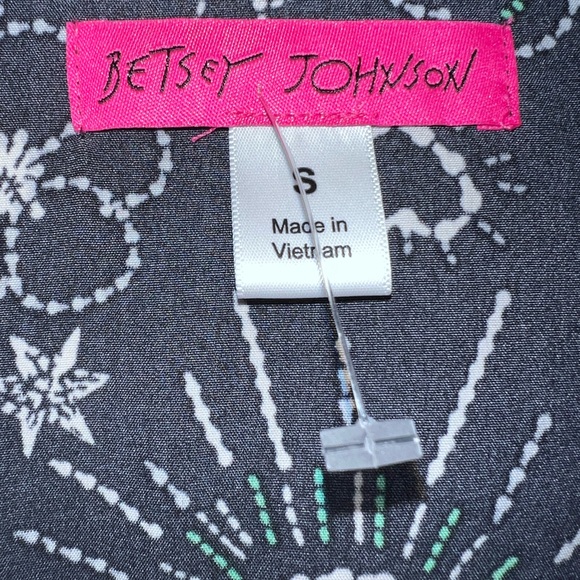 Betsey Johnson Fate & Fortune Hands Moon Stars Snakes 2 Pocket Scrubs Shirt Sz S - Picture 3 of 7